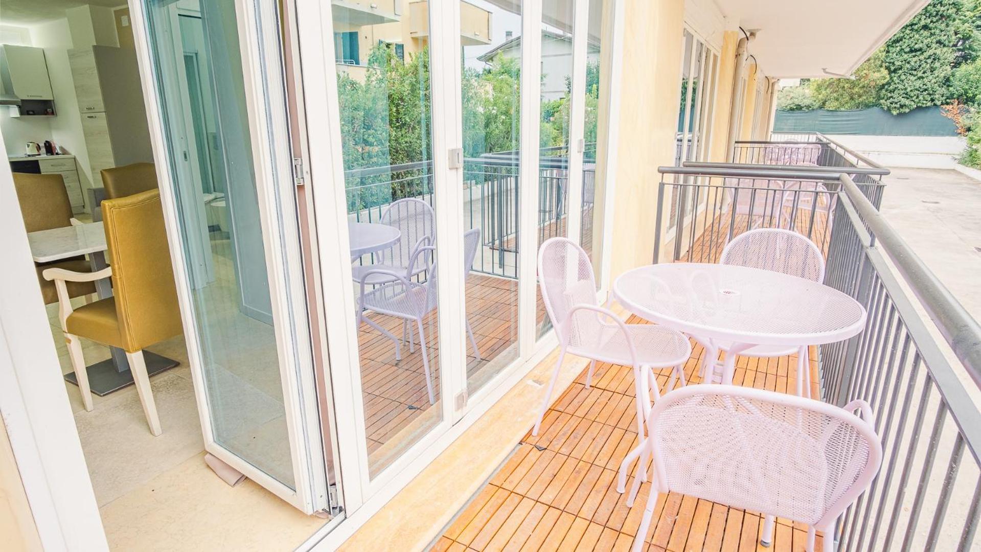 Relais Du Lac Village - Italian Homing Desenzano del Garda Eksteriør bilde